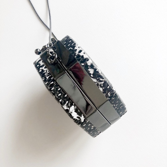 [Henri Bendel] Octagon Minaudière - Picture 6 of 6